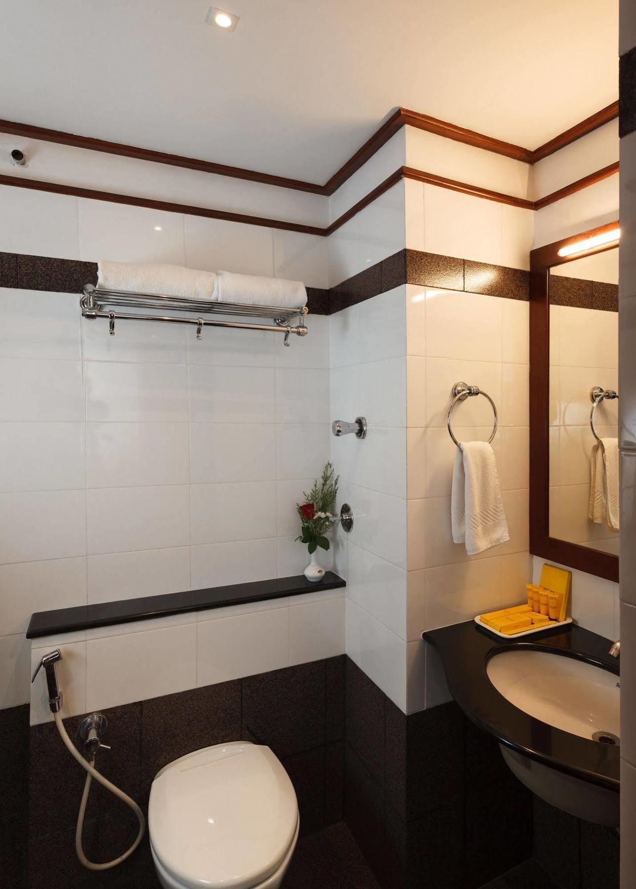 Keys Select By Lemon Tree Hotels, Malabar Gate, Kozhikode Exterior photo