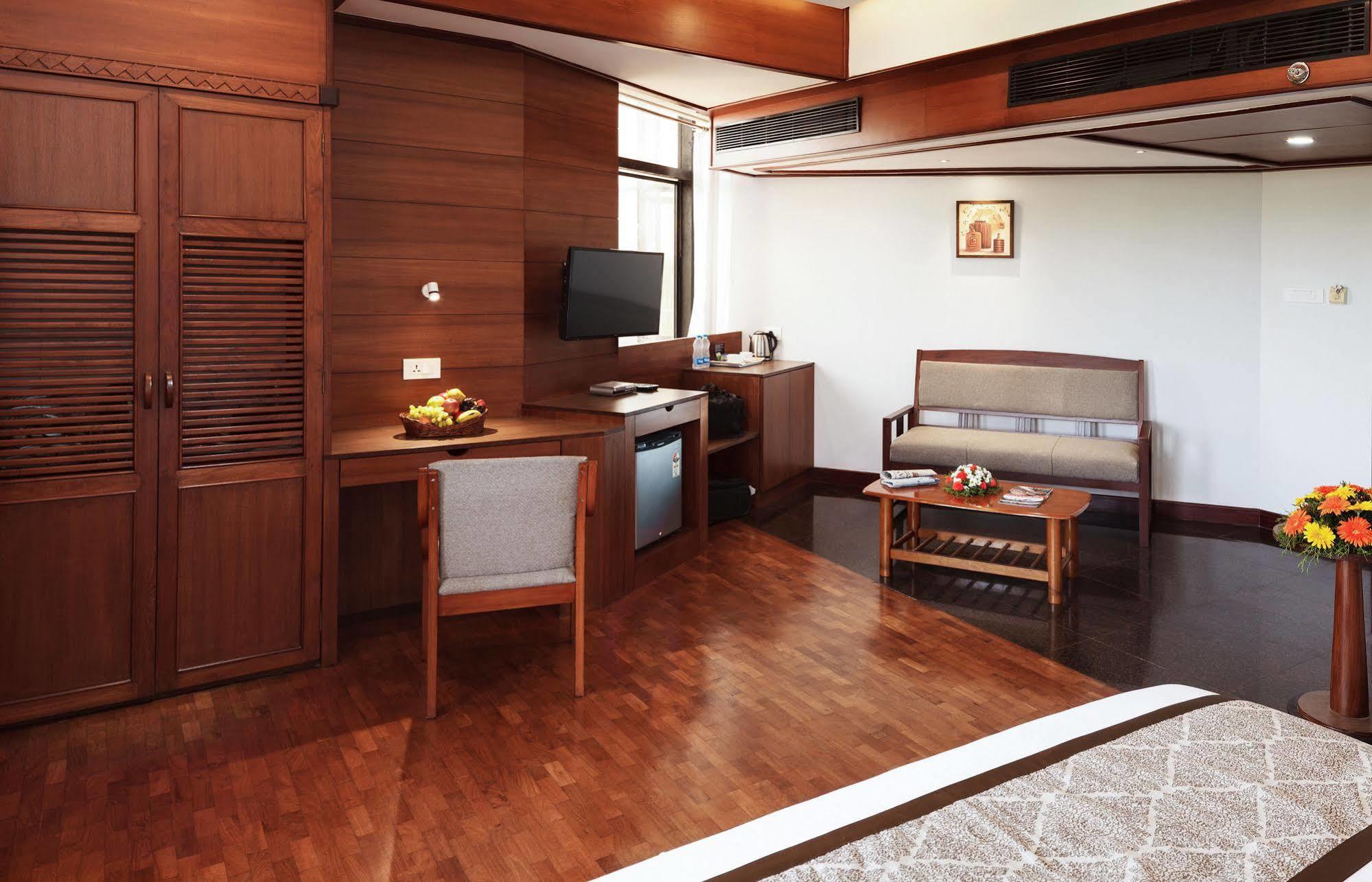 Keys Select By Lemon Tree Hotels, Malabar Gate, Kozhikode Exterior photo